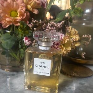 CHANEL No. 5 Eau de Parfum - Elegant Amber